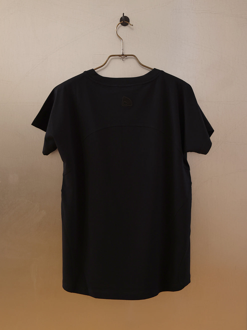 TEE 001
